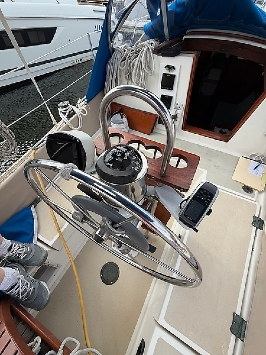 1986 Cape Dory  - Photo 3