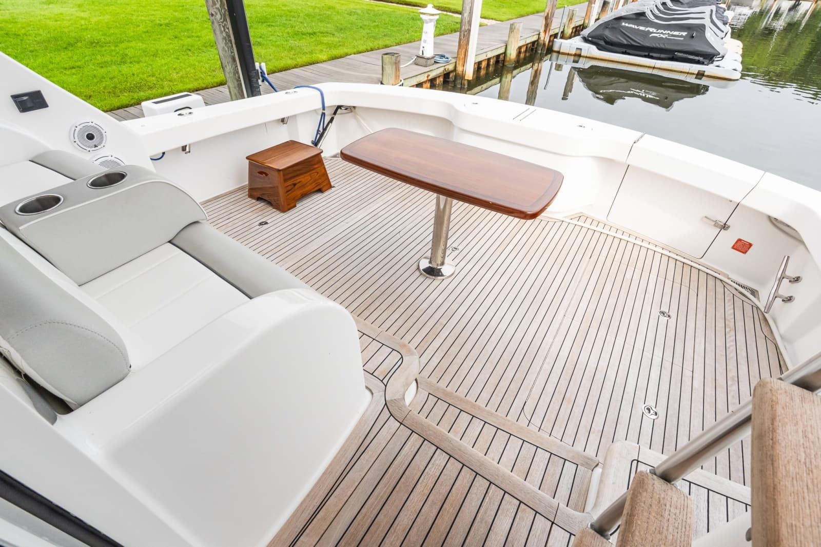2022 Viking 48 Convertible - Photo 32