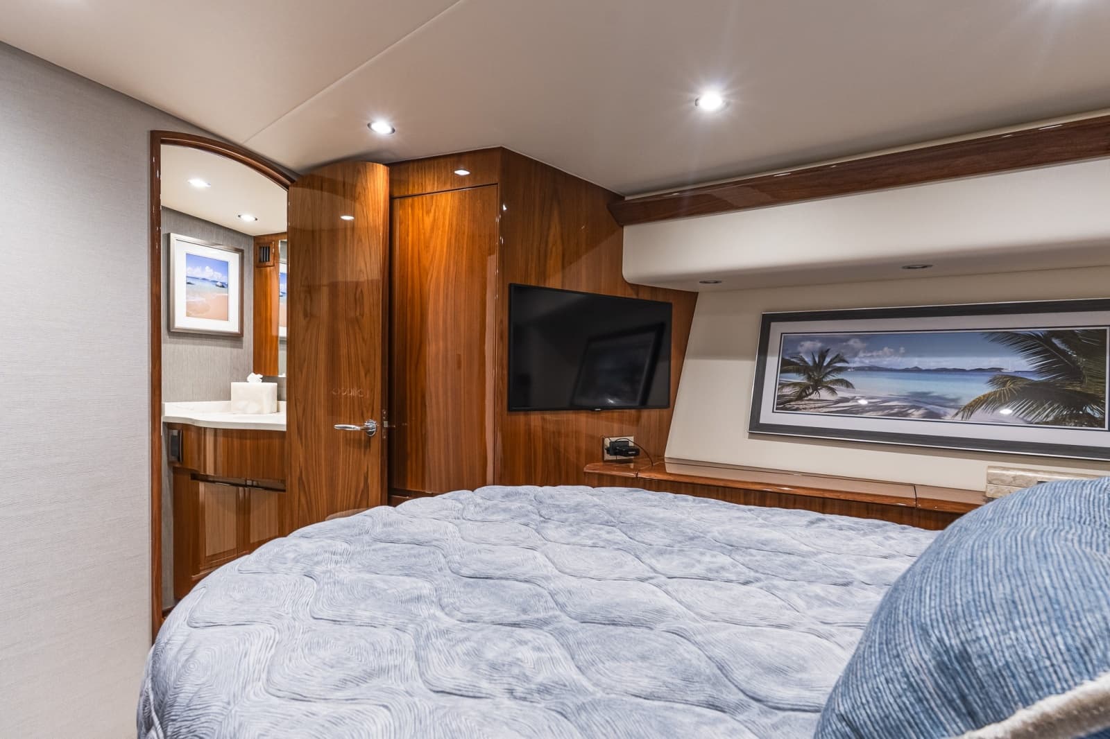 2022 Viking 48 Convertible - Photo 29