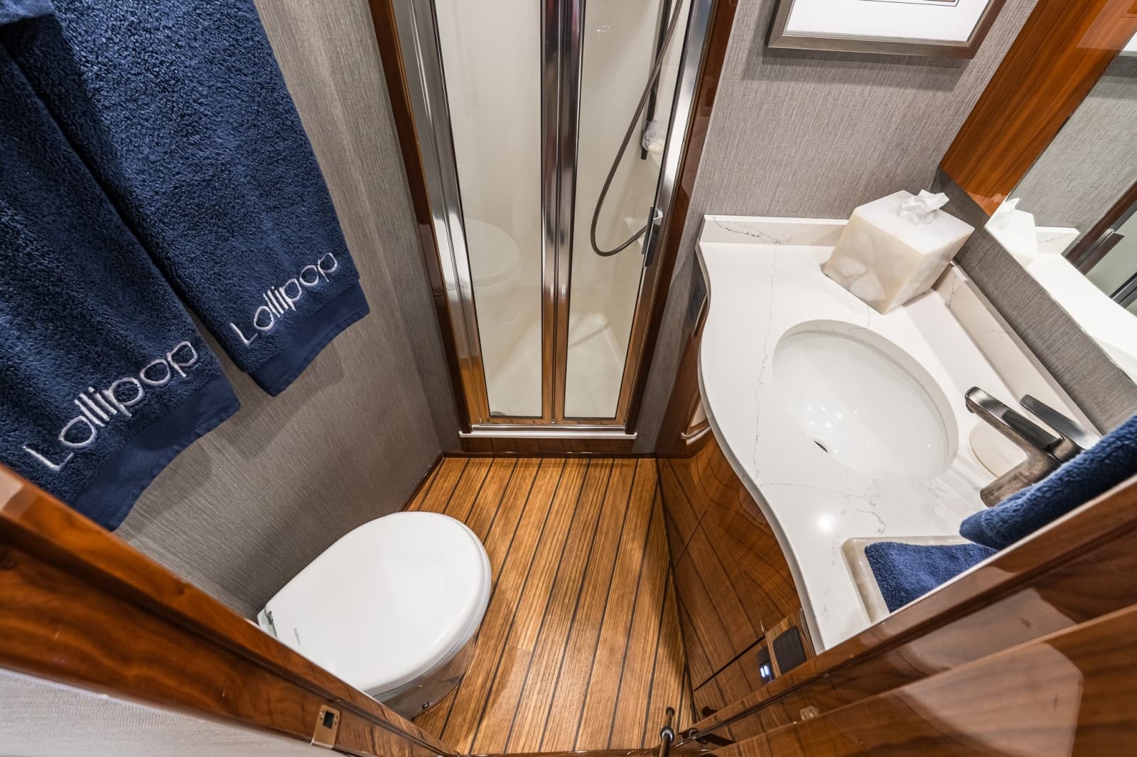 2022 Viking 48 Convertible - Photo 30
