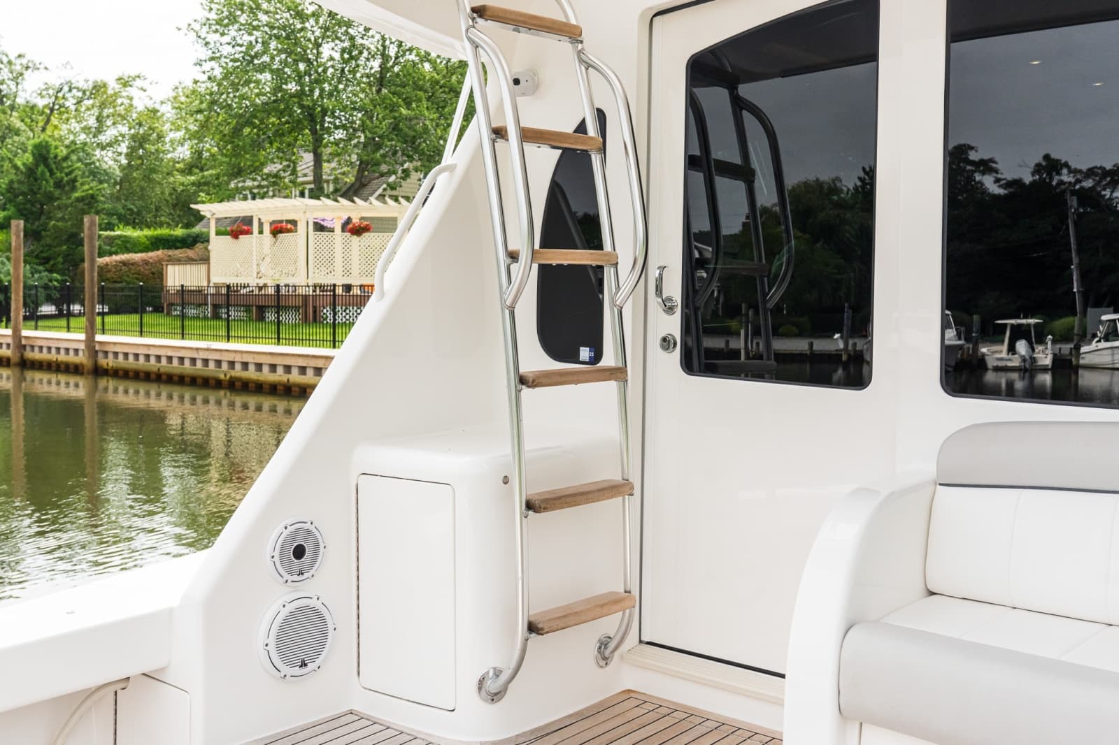 2022 Viking 48 Convertible - Photo 43
