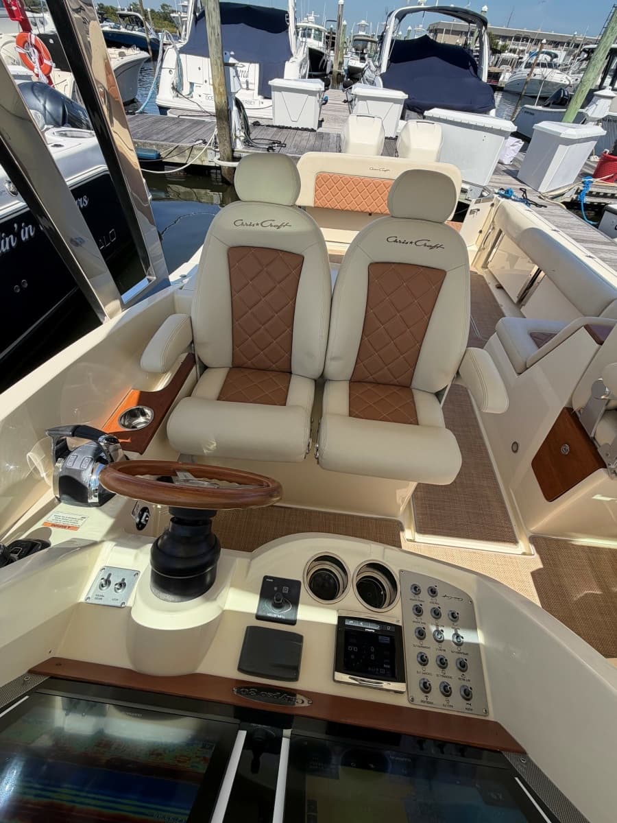 2018 Chris-Craft Calypso 30 - Photo 14
