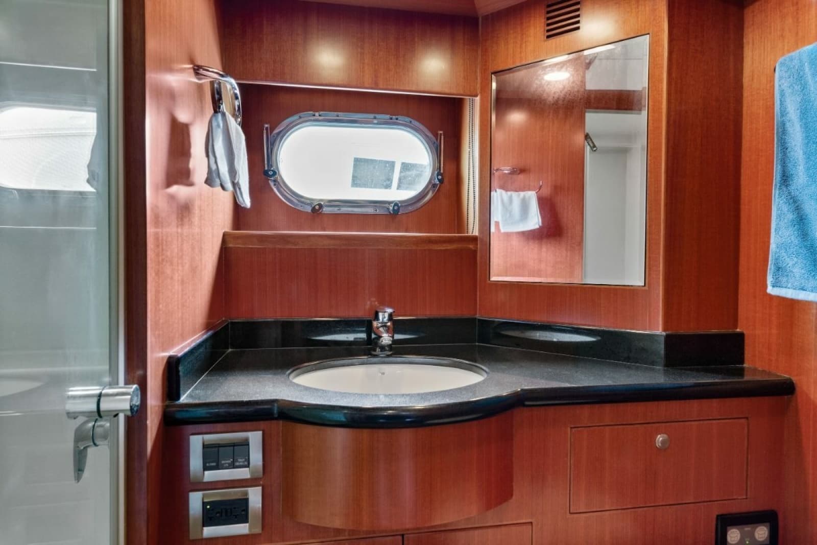 2009 Ocean Alexander 74 Flybridge - Photo 49