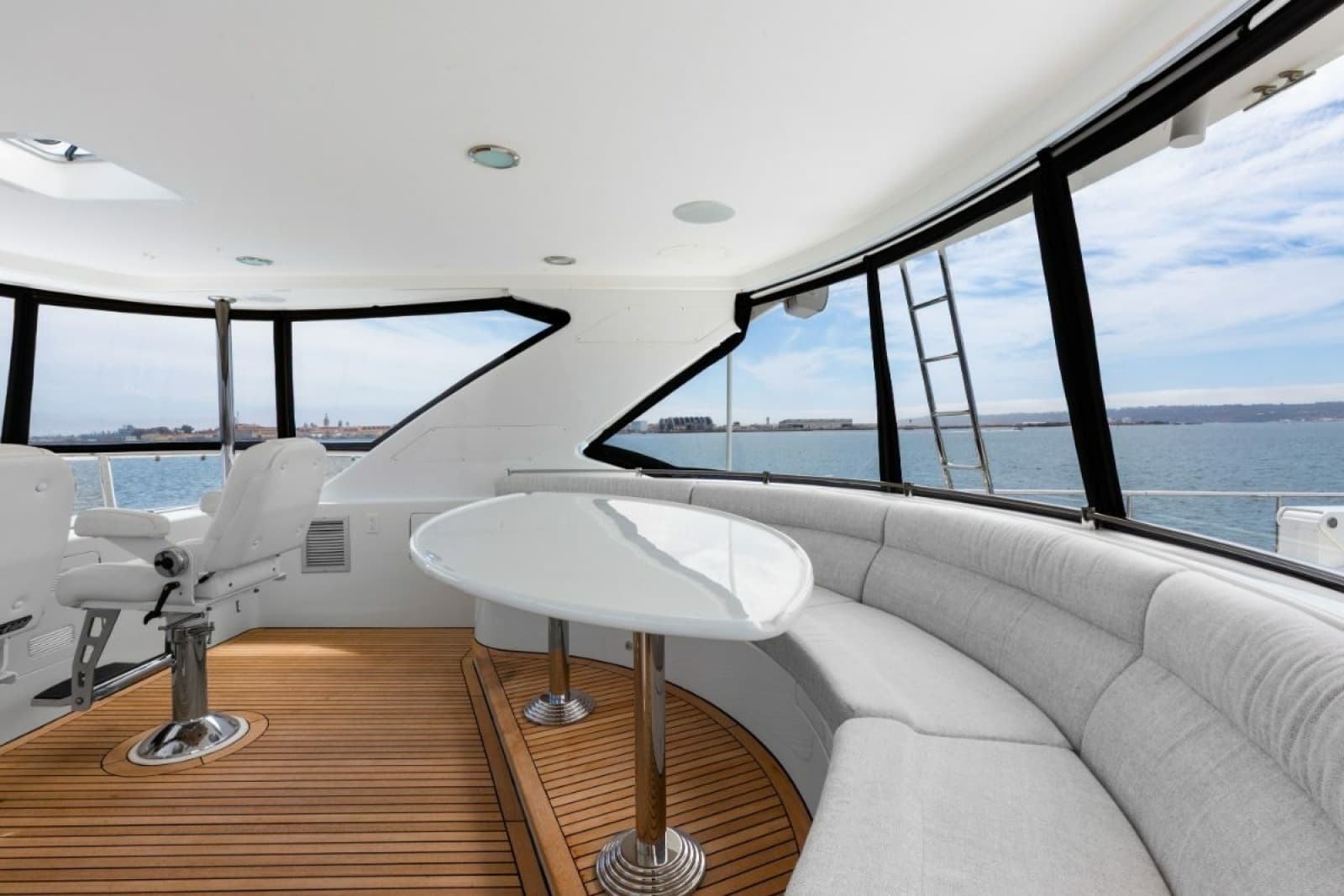 2009 Ocean Alexander 74 Flybridge - Photo 32