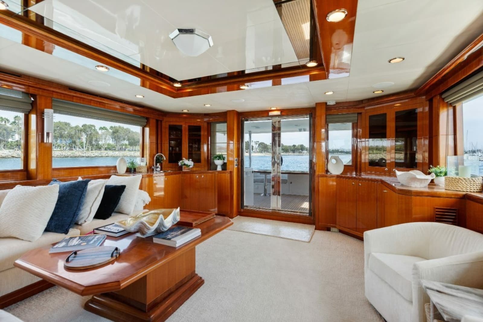 2009 Ocean Alexander 74 Flybridge - Photo 3
