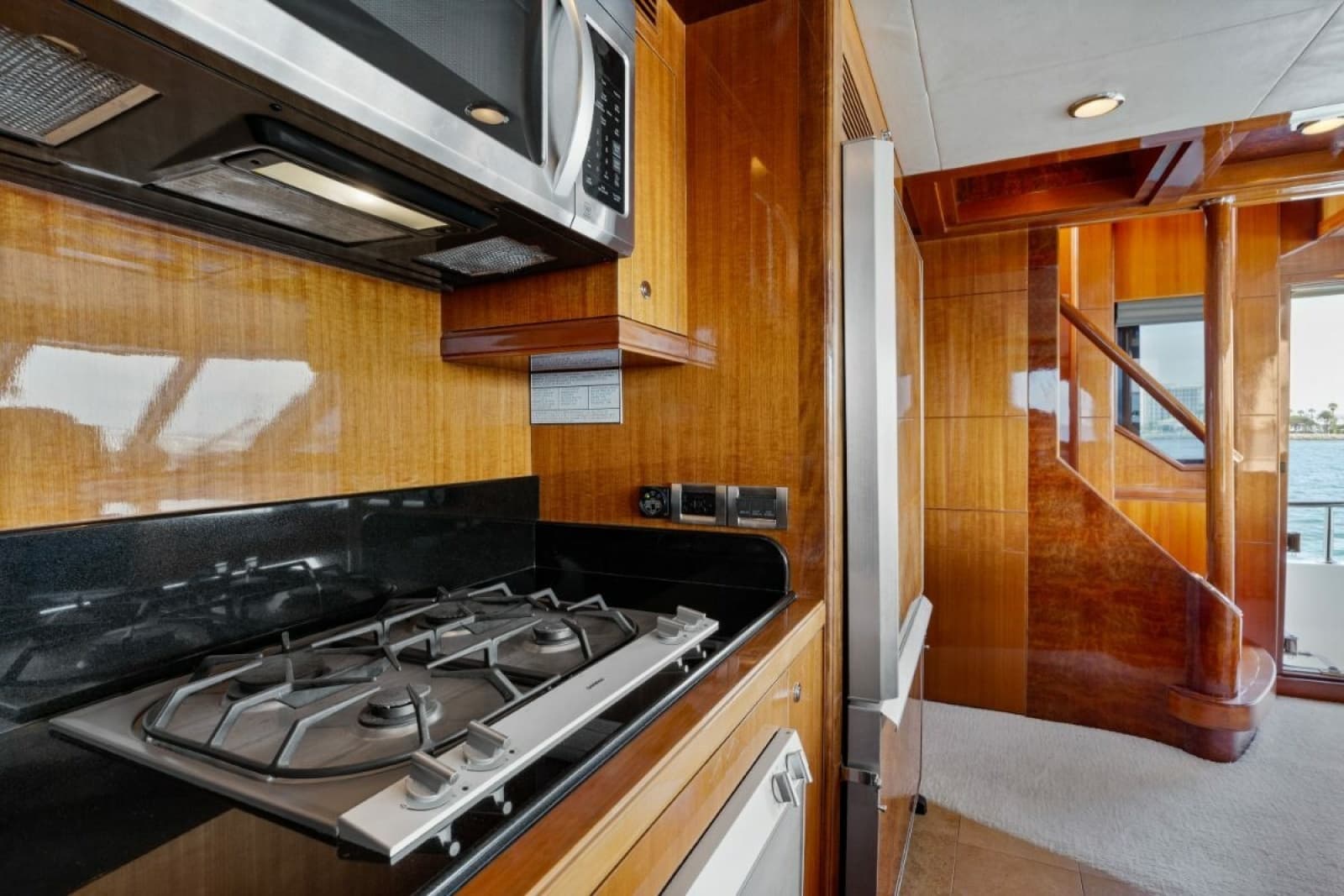 2009 Ocean Alexander 74 Flybridge - Photo 9