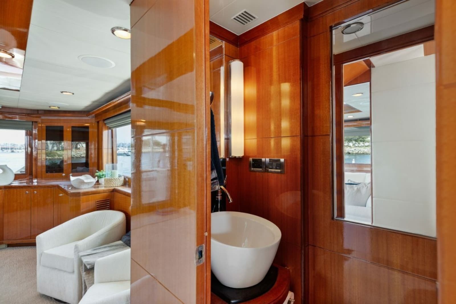 2009 Ocean Alexander 74 Flybridge - Photo 5