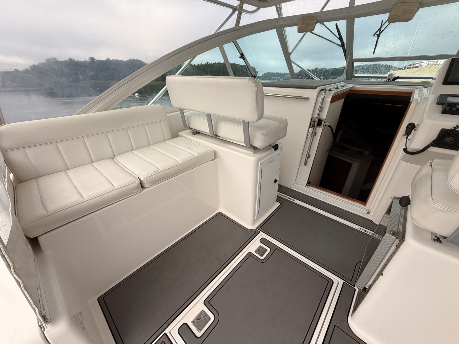 2003 Cabo 35 Express - Photo 21