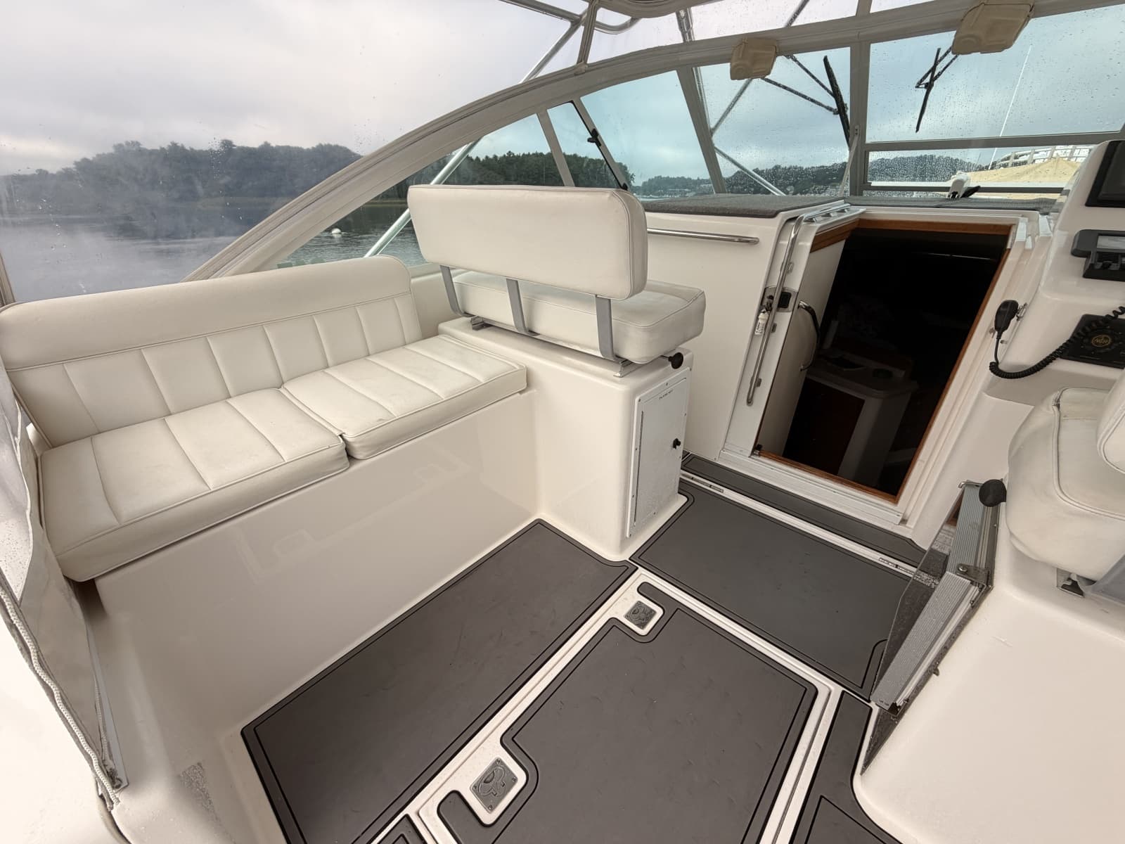 2003 Cabo 35 Express - Photo 22
