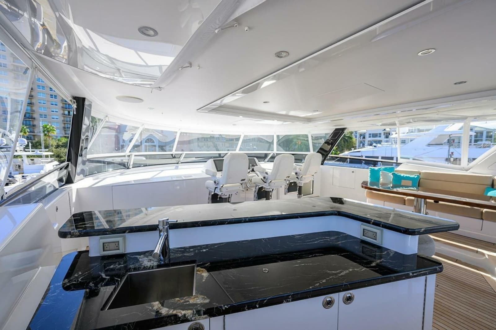 2019 Westport Raised Pilothouse - Photo 36