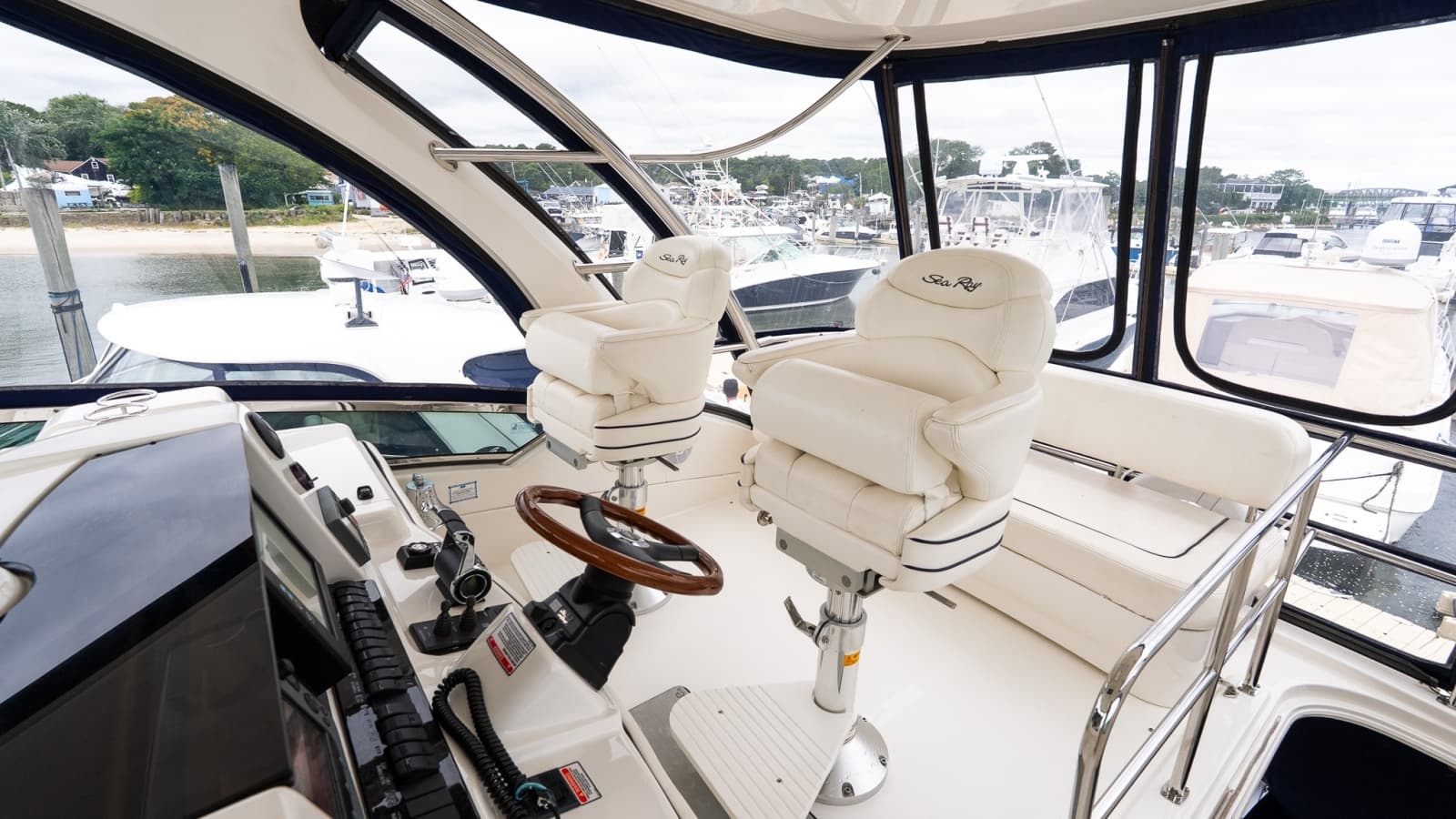 2006 Sea Ray 52 Sedan Bridge - Photo 23