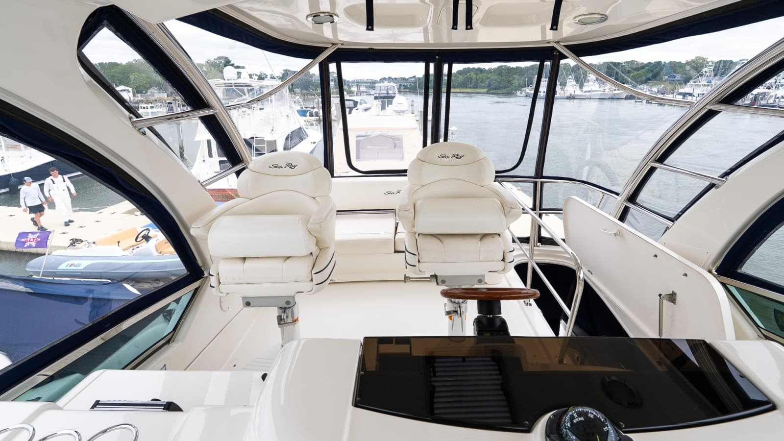 2006 Sea Ray 52 Sedan Bridge - Photo 24