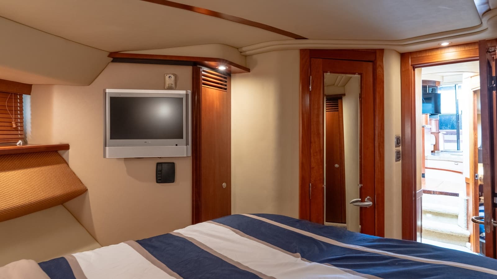 2006 Sea Ray 52 Sedan Bridge - Photo 38