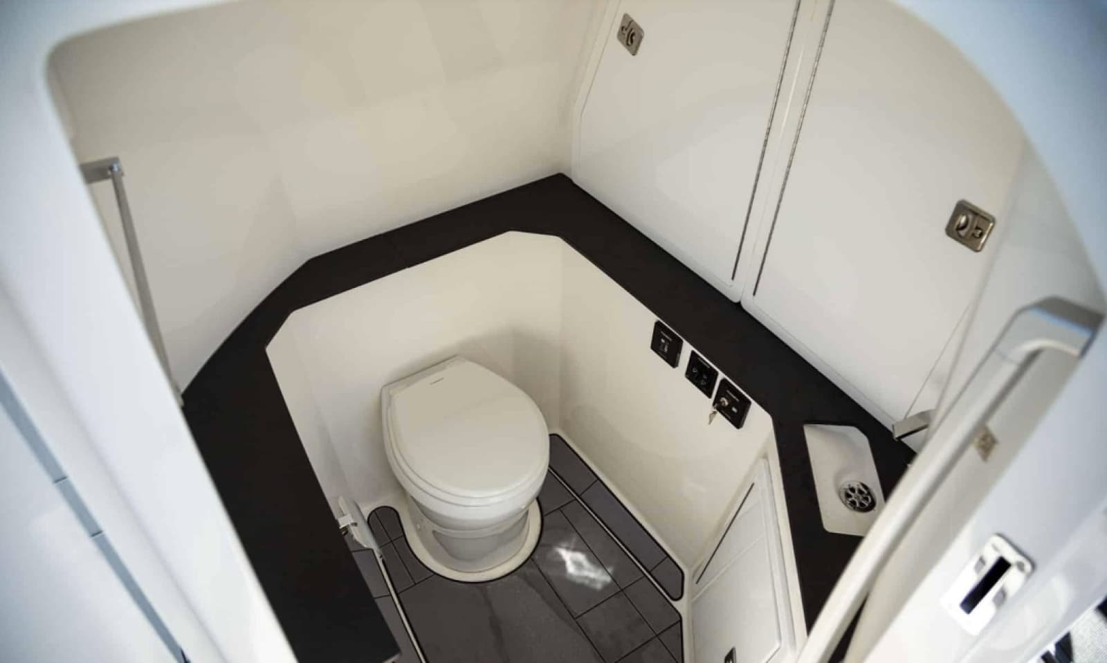 2023 Aviara AV 32 - Photo 17