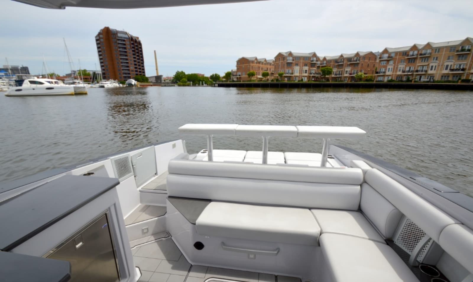 2023 Aviara AV 32 - Photo 8