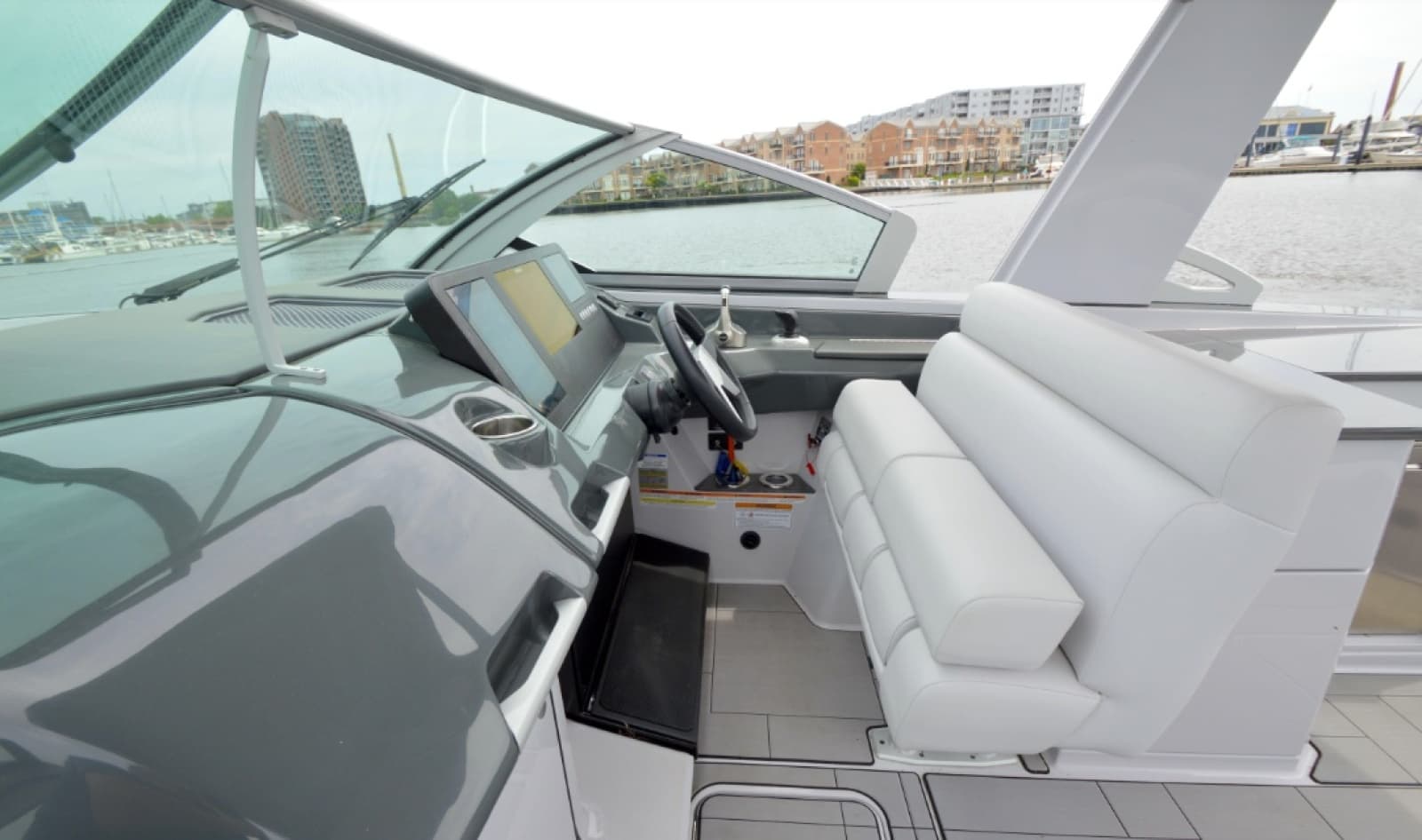 2023 Aviara AV 32 - Photo 15
