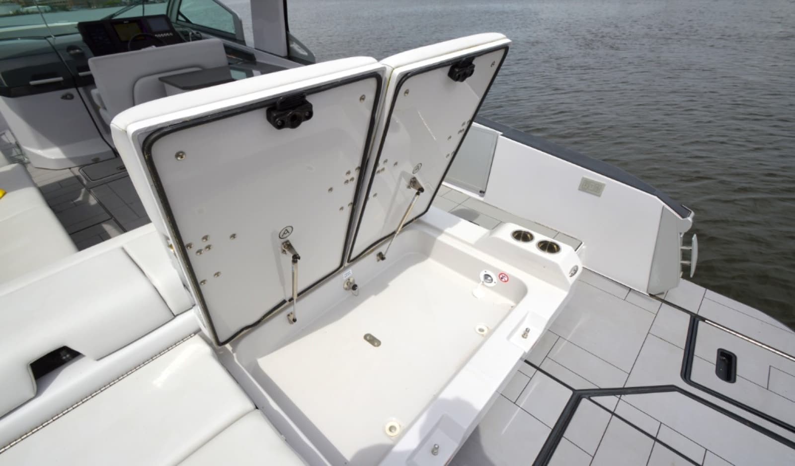 2023 Aviara AV 32 - Photo 10