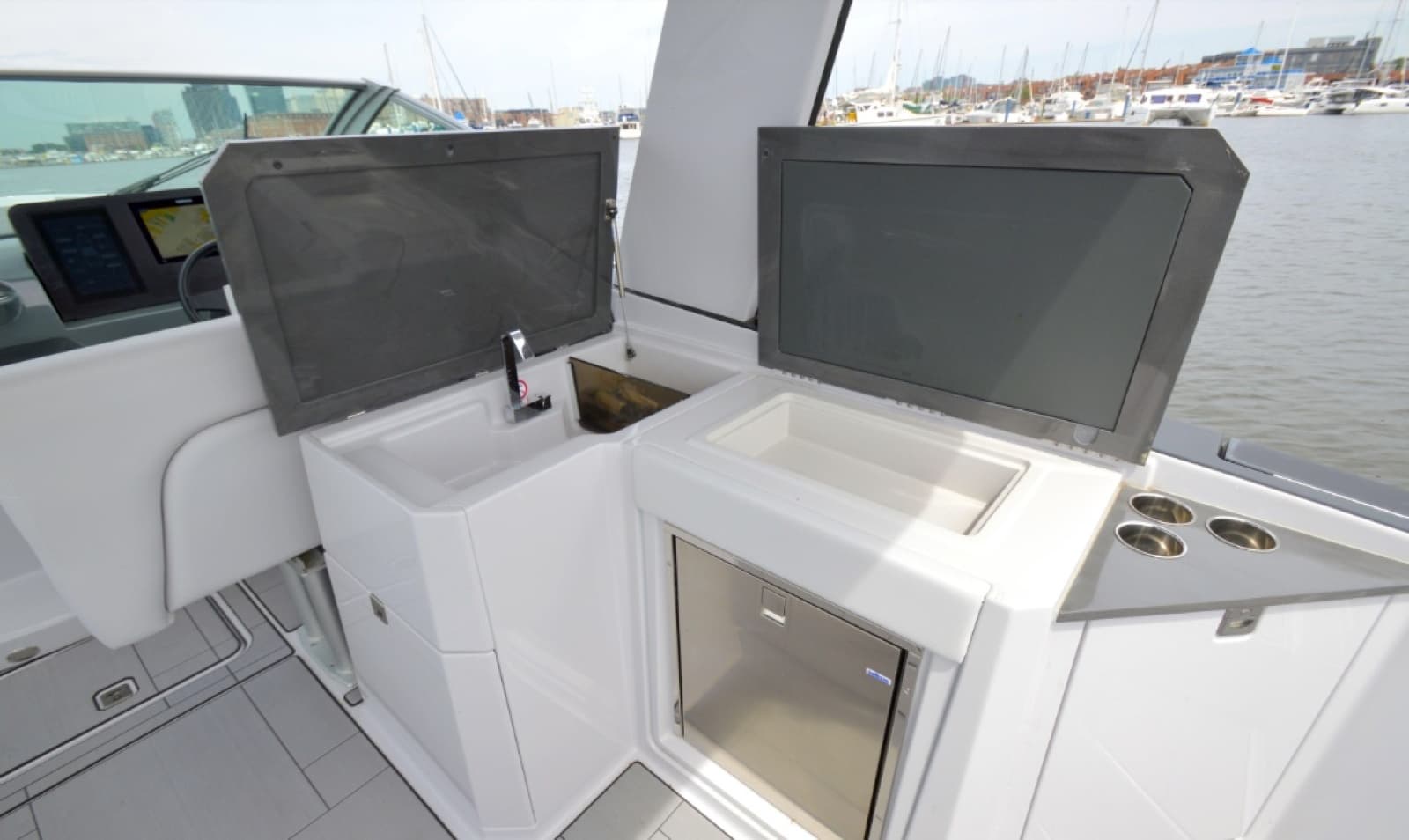 2023 Aviara AV 32 - Photo 12