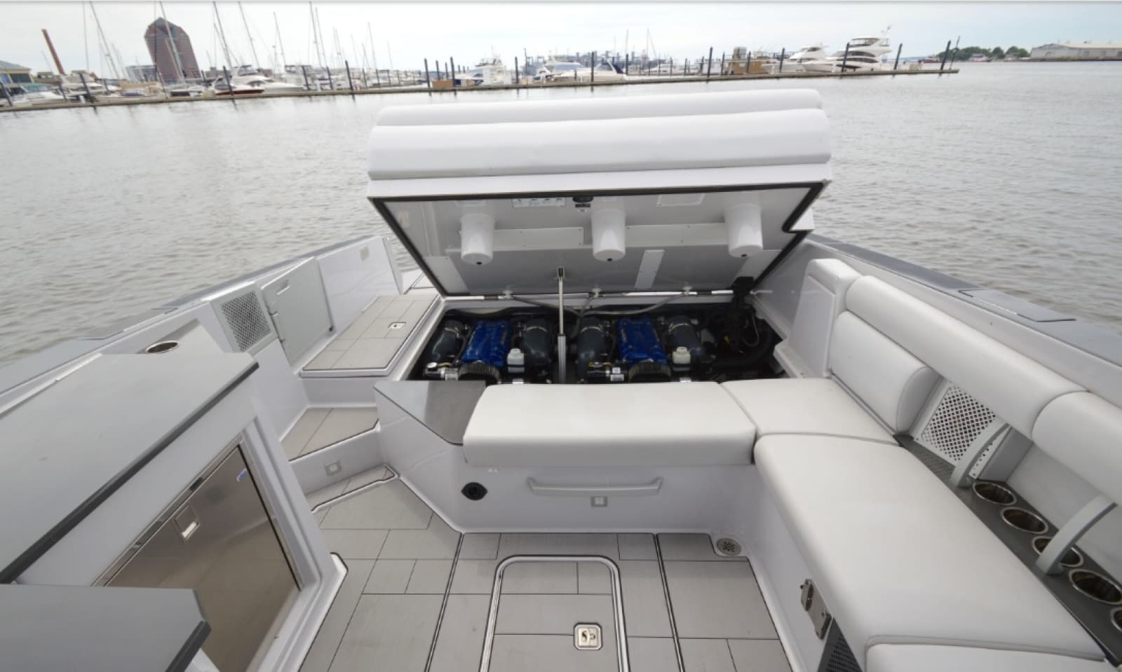 2023 Aviara AV 32 - Photo 18