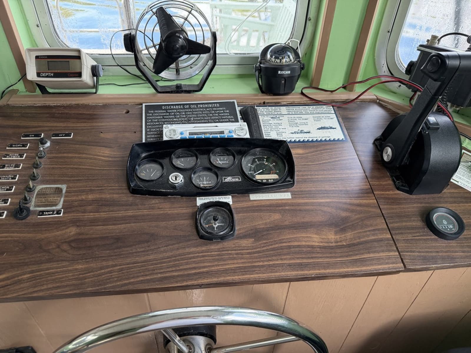 1988 Leisurecraft House Boat - Photo 9