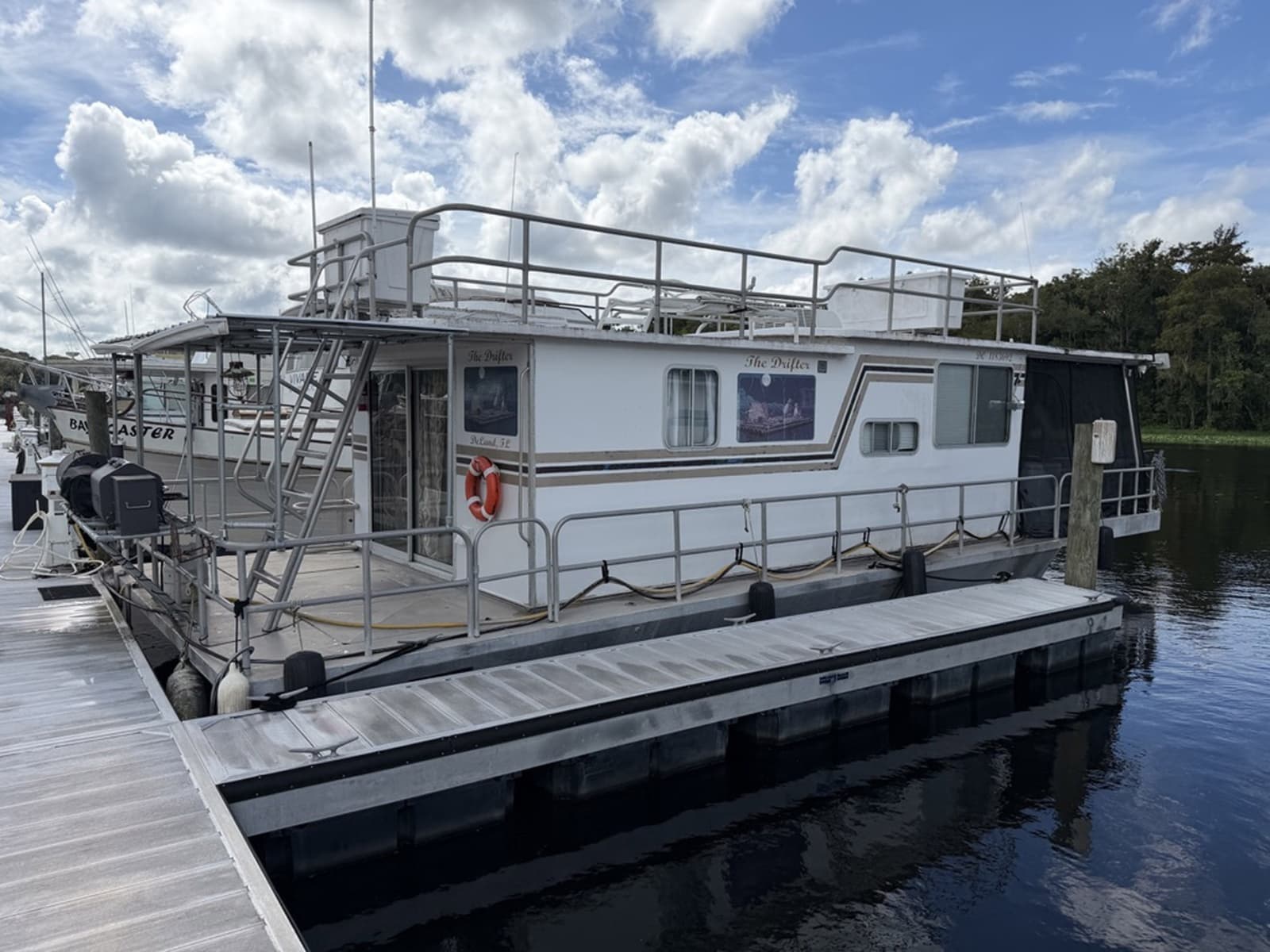 1988 Leisurecraft House Boat - Photo 1