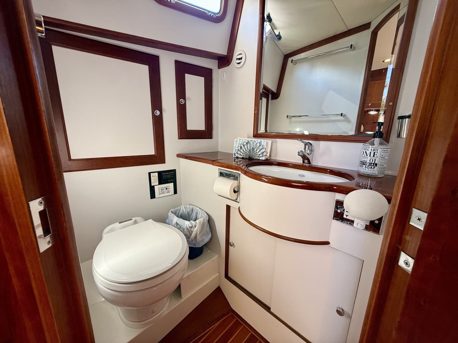 1999 Alden 40 Express - Photo 46