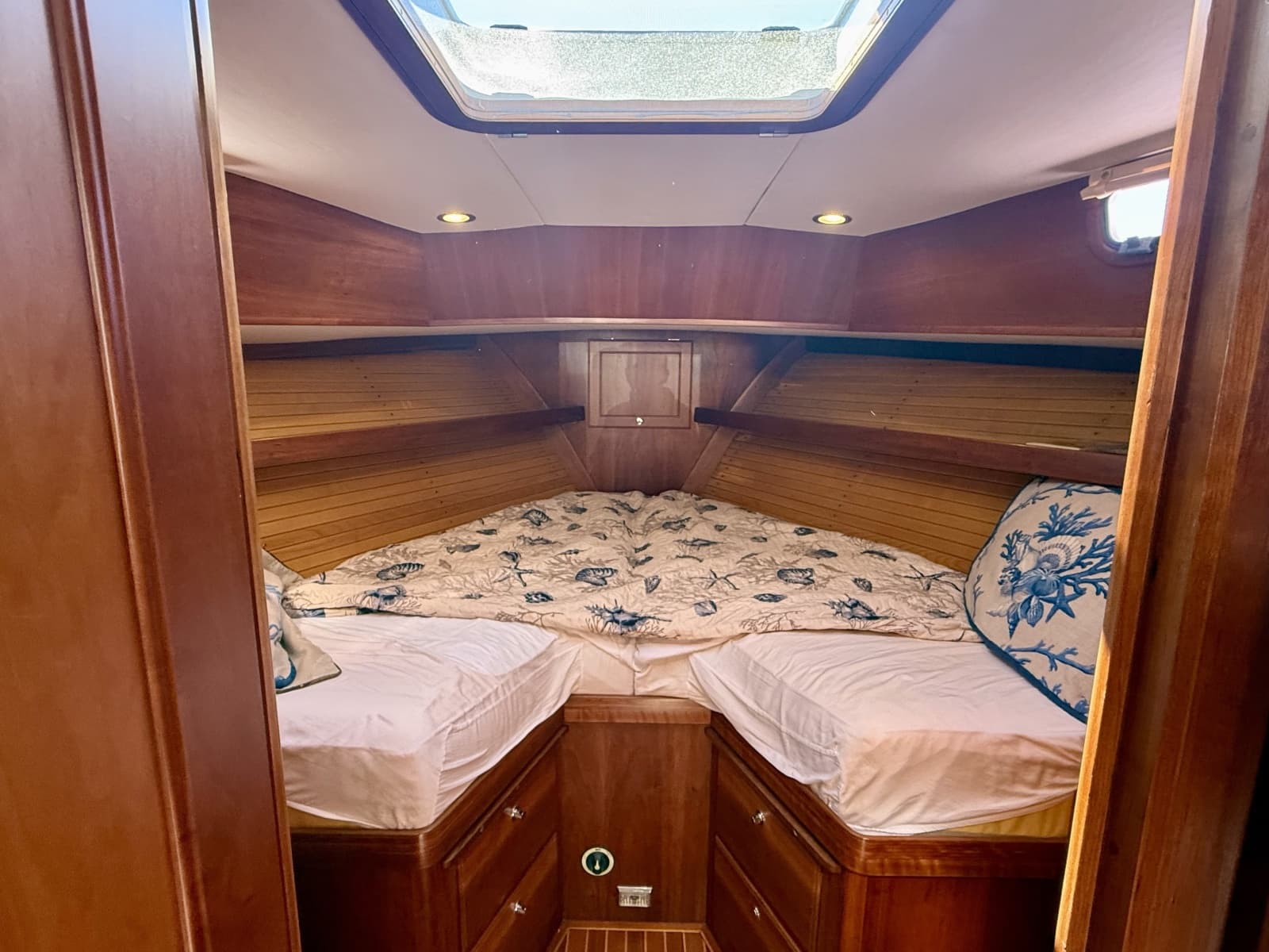 1999 Alden 40 Express - Photo 47