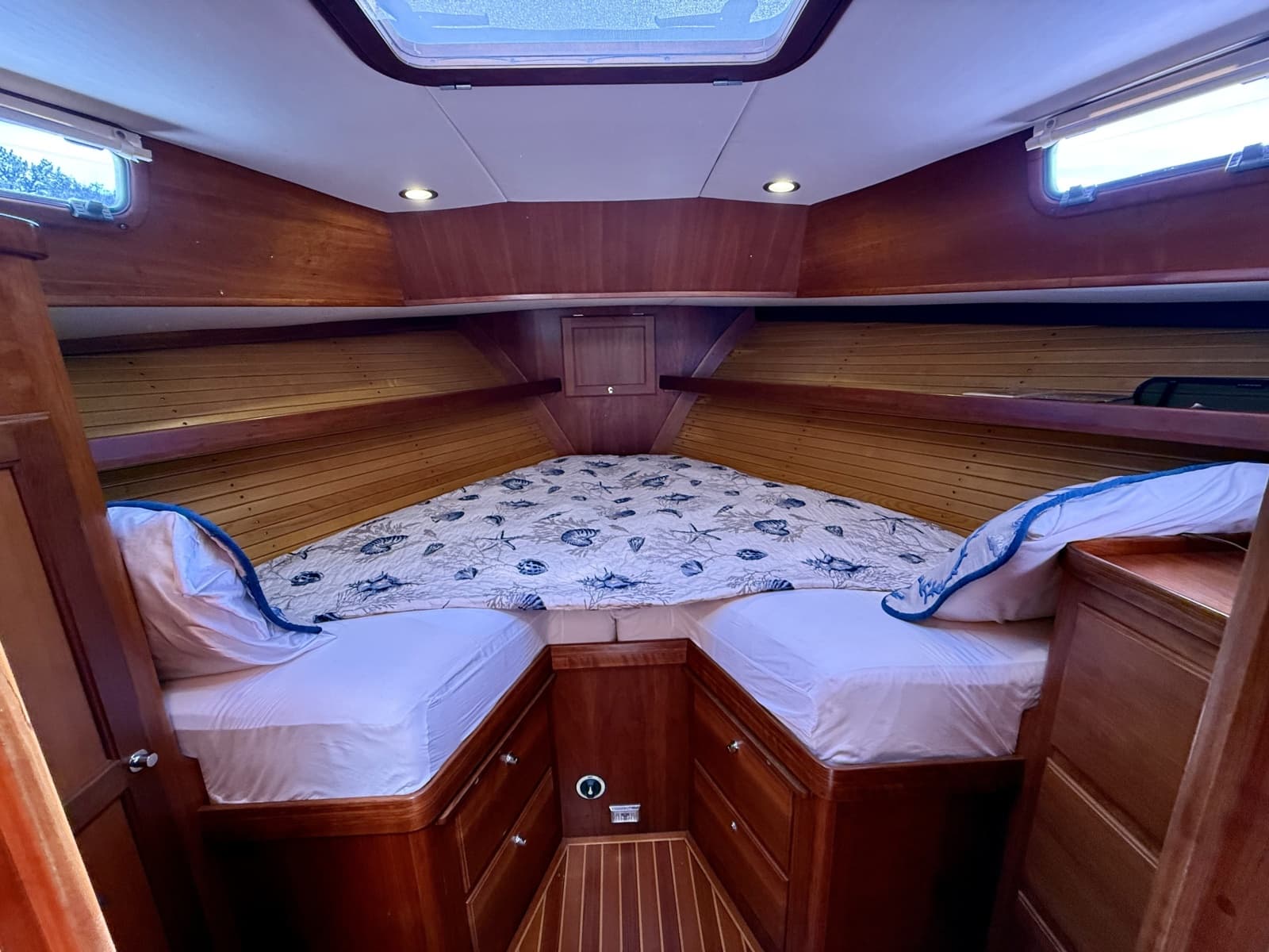 1999 Alden 40 Express - Photo 53