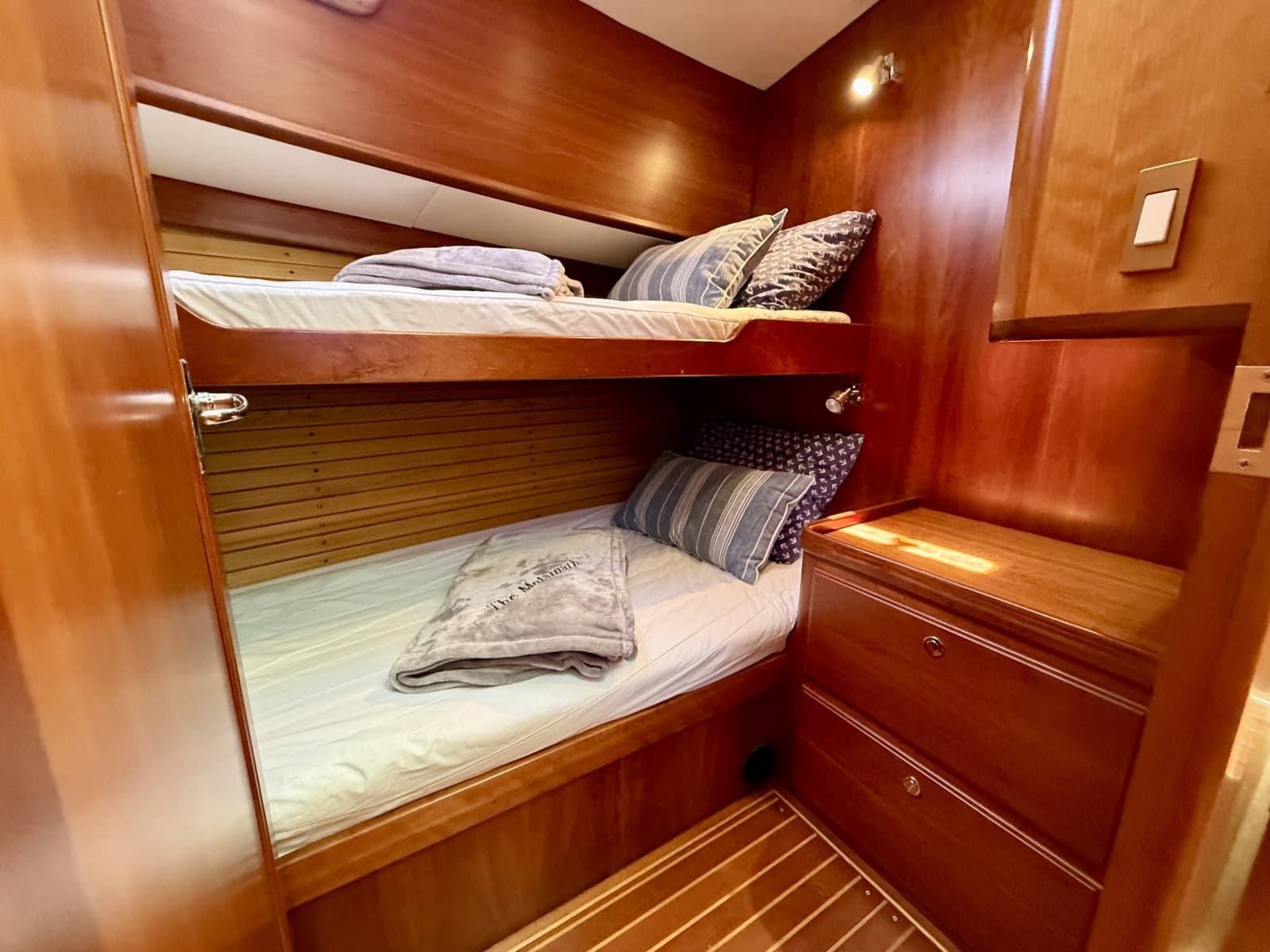 1999 Alden 40 Express - Photo 47