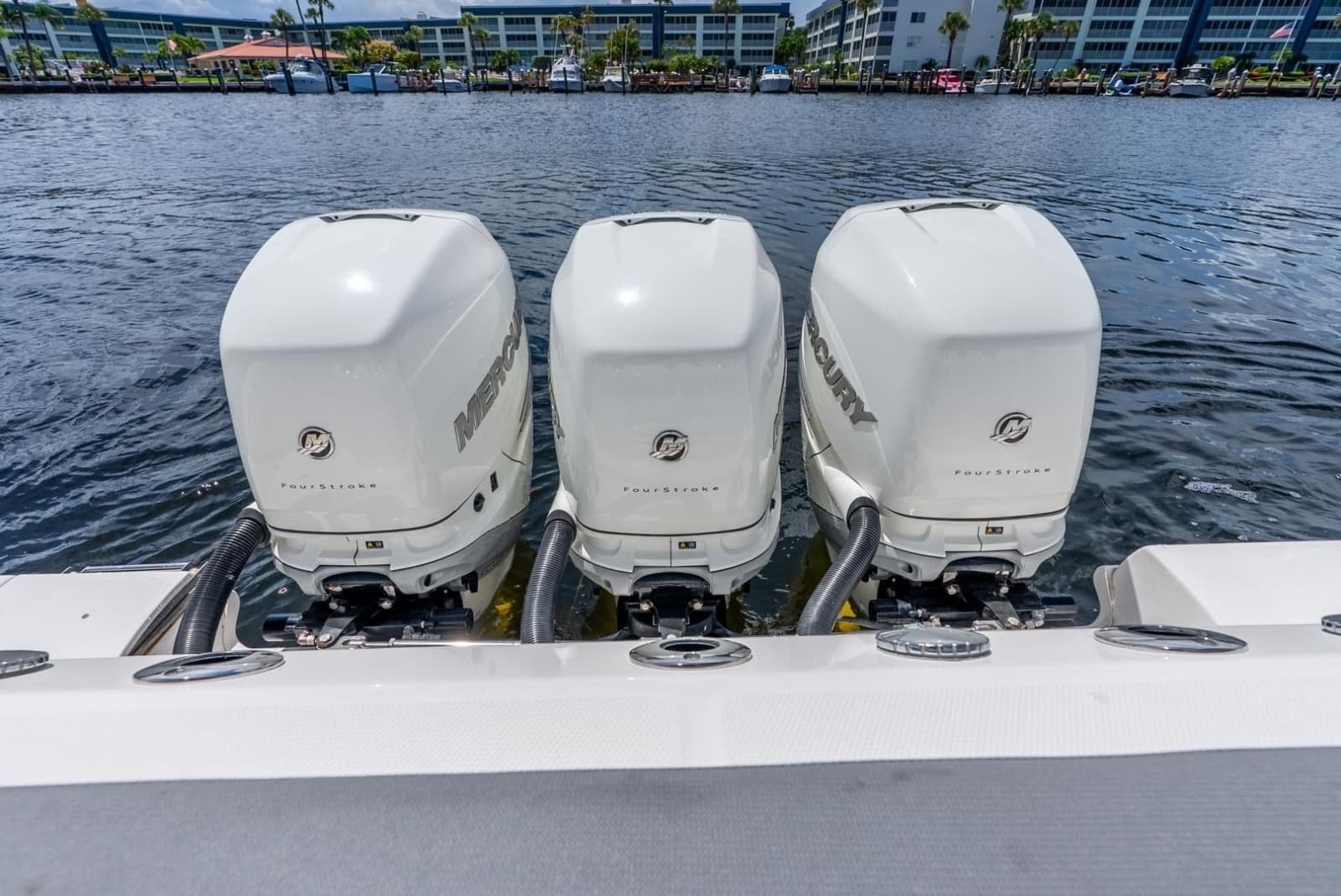 2011 Boston Whaler  - Photo 58