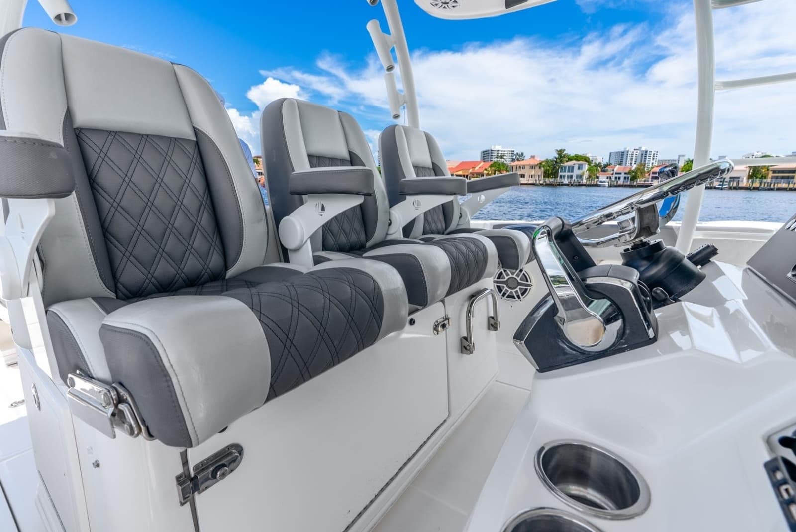 2011 Boston Whaler  - Photo 27