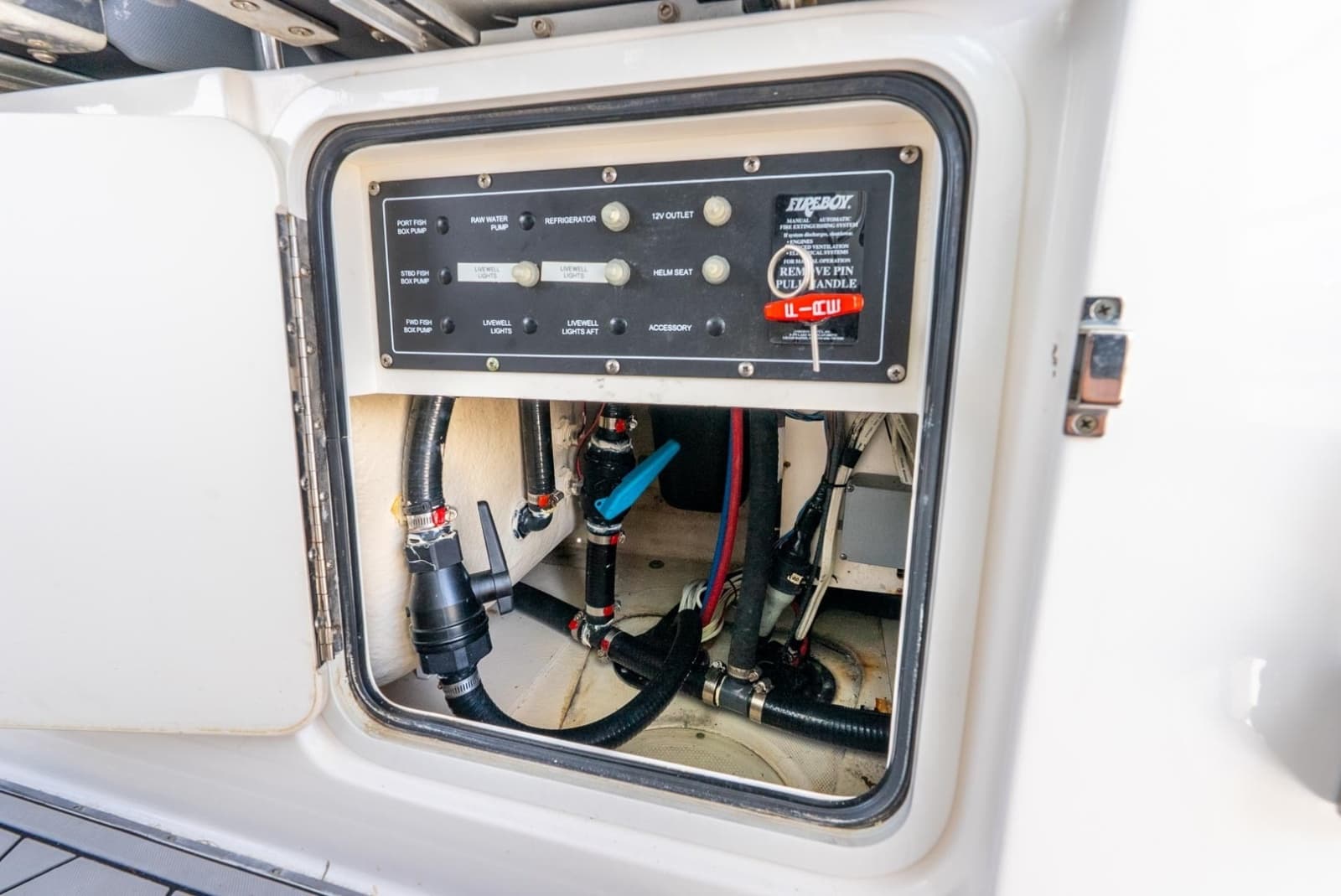 2011 Boston Whaler  - Photo 32