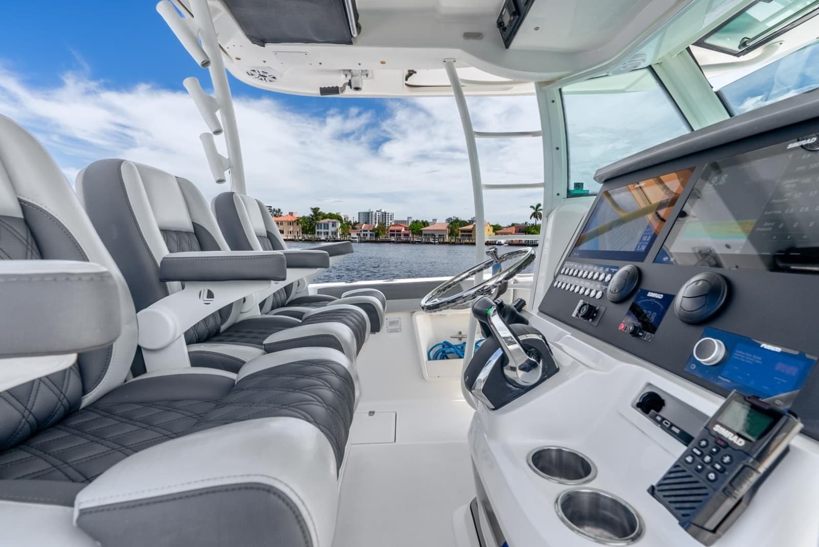 2011 Boston Whaler  - Photo 28