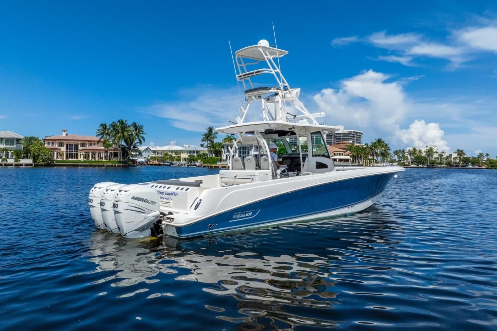2011 Boston Whaler  - Photo 2