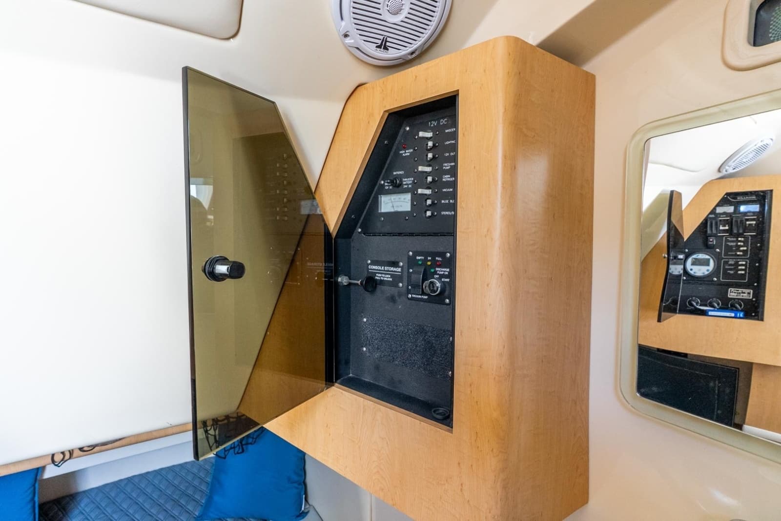 2011 Boston Whaler  - Photo 41