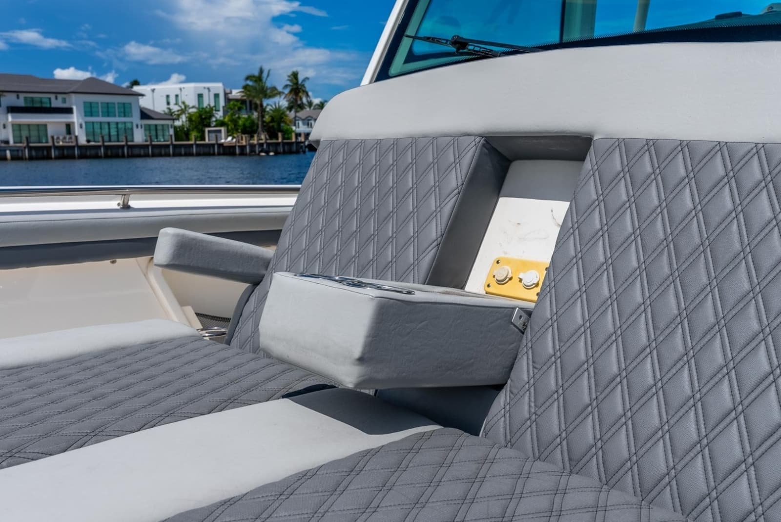 2011 Boston Whaler  - Photo 54