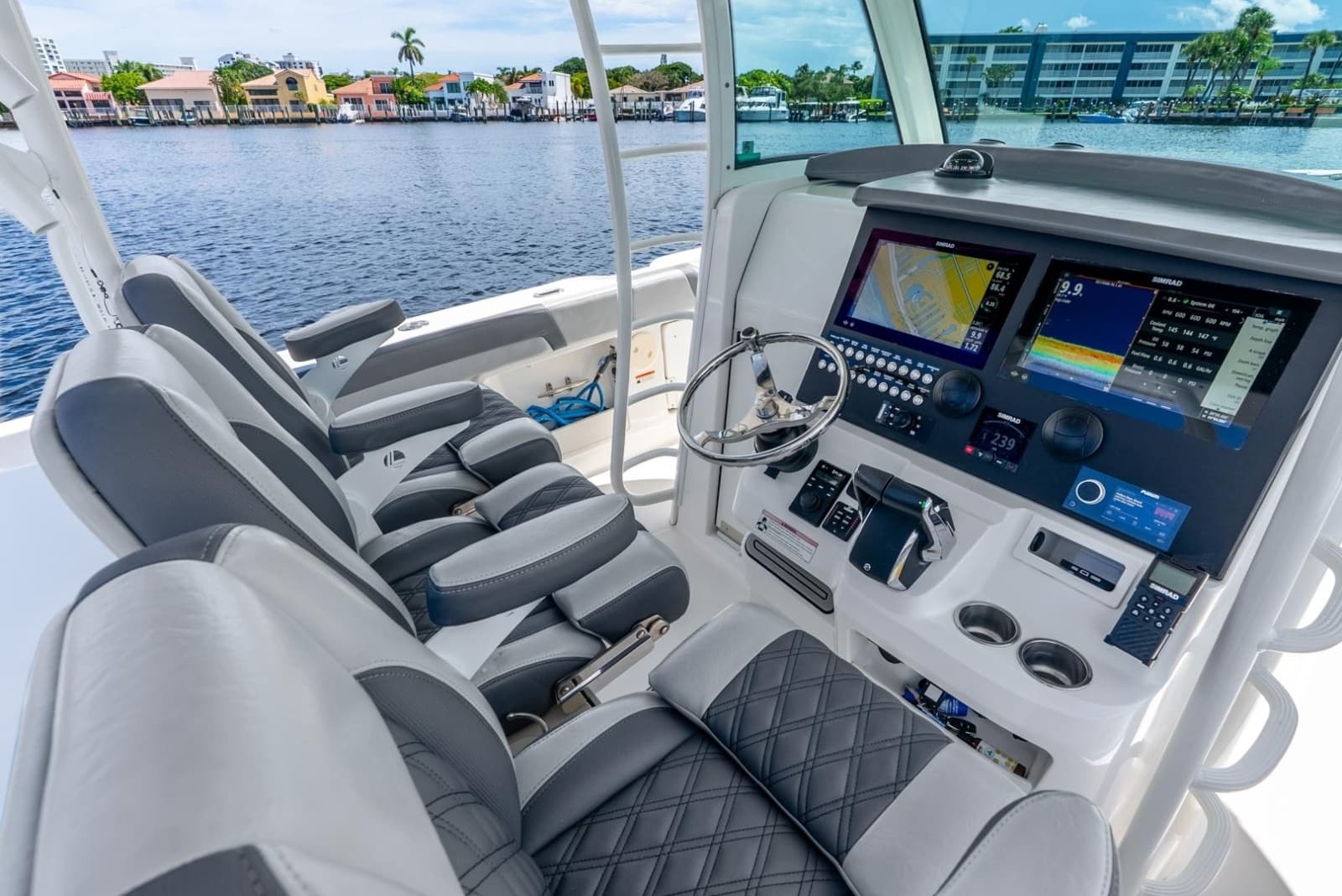 2011 Boston Whaler  - Photo 30