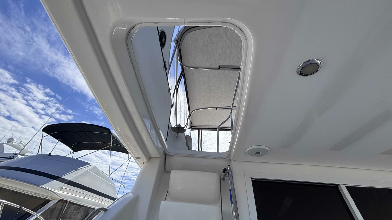 2003 Meridian 411 Sedan - Photo 29
