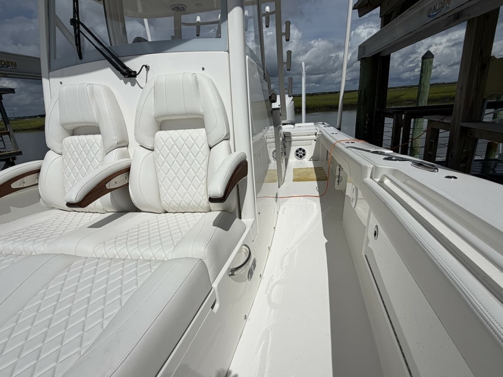 2024 Regulator 30XO - Photo 16
