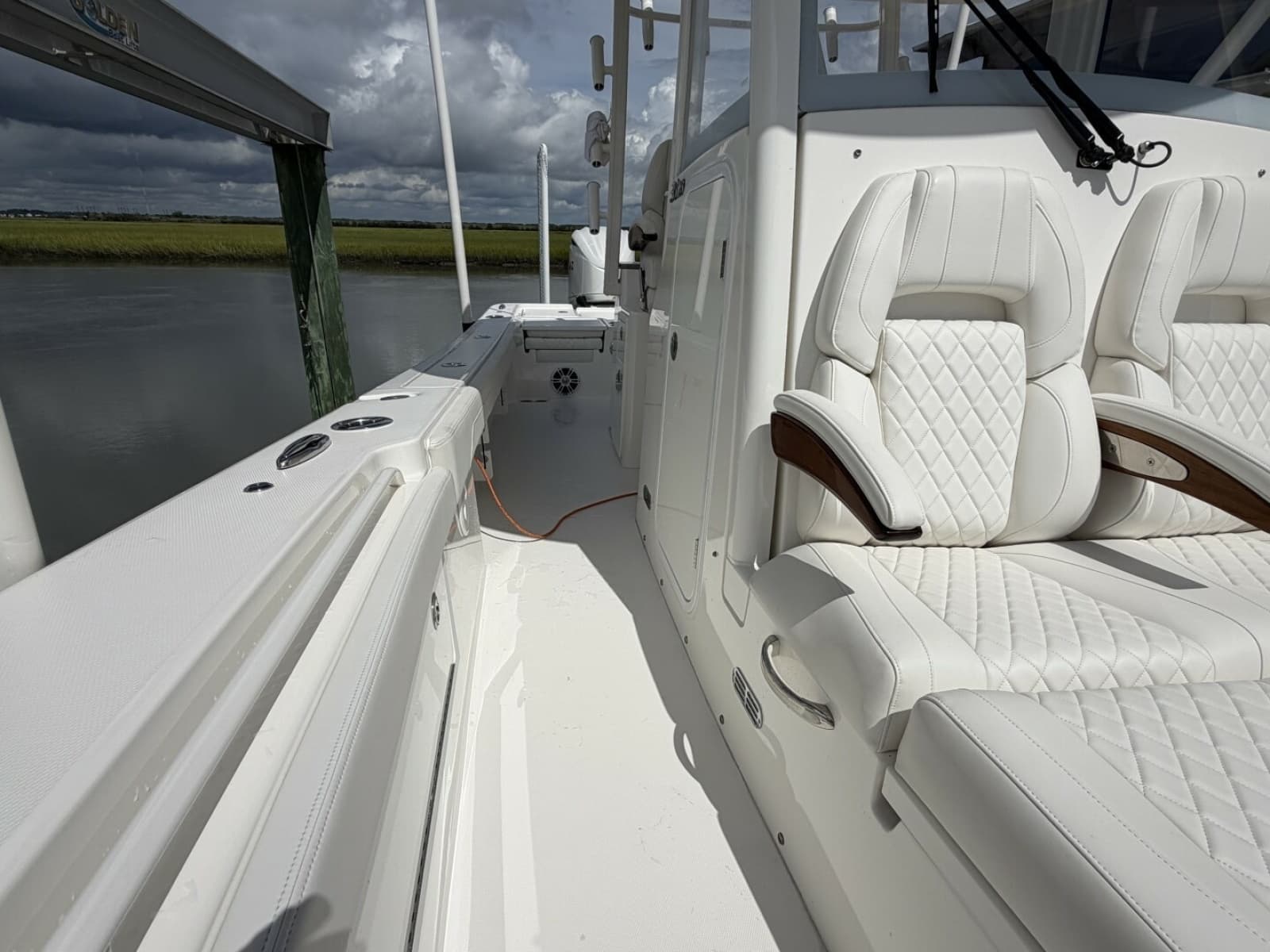 2024 Regulator 30XO - Photo 17