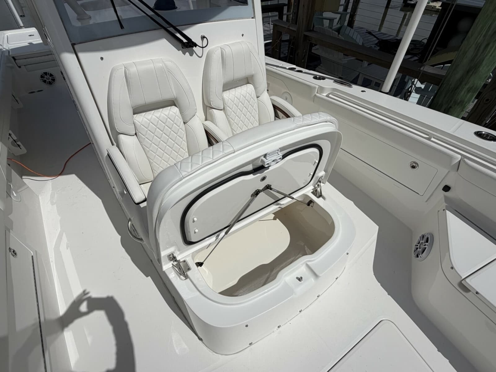 2024 Regulator 30XO - Photo 15