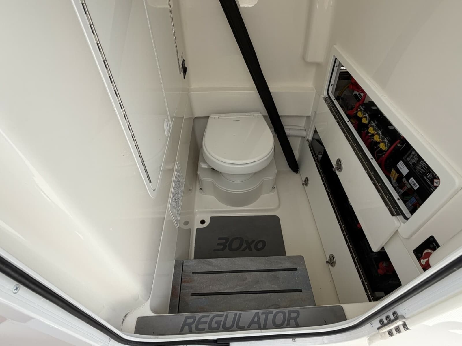 2024 Regulator 30XO - Photo 33