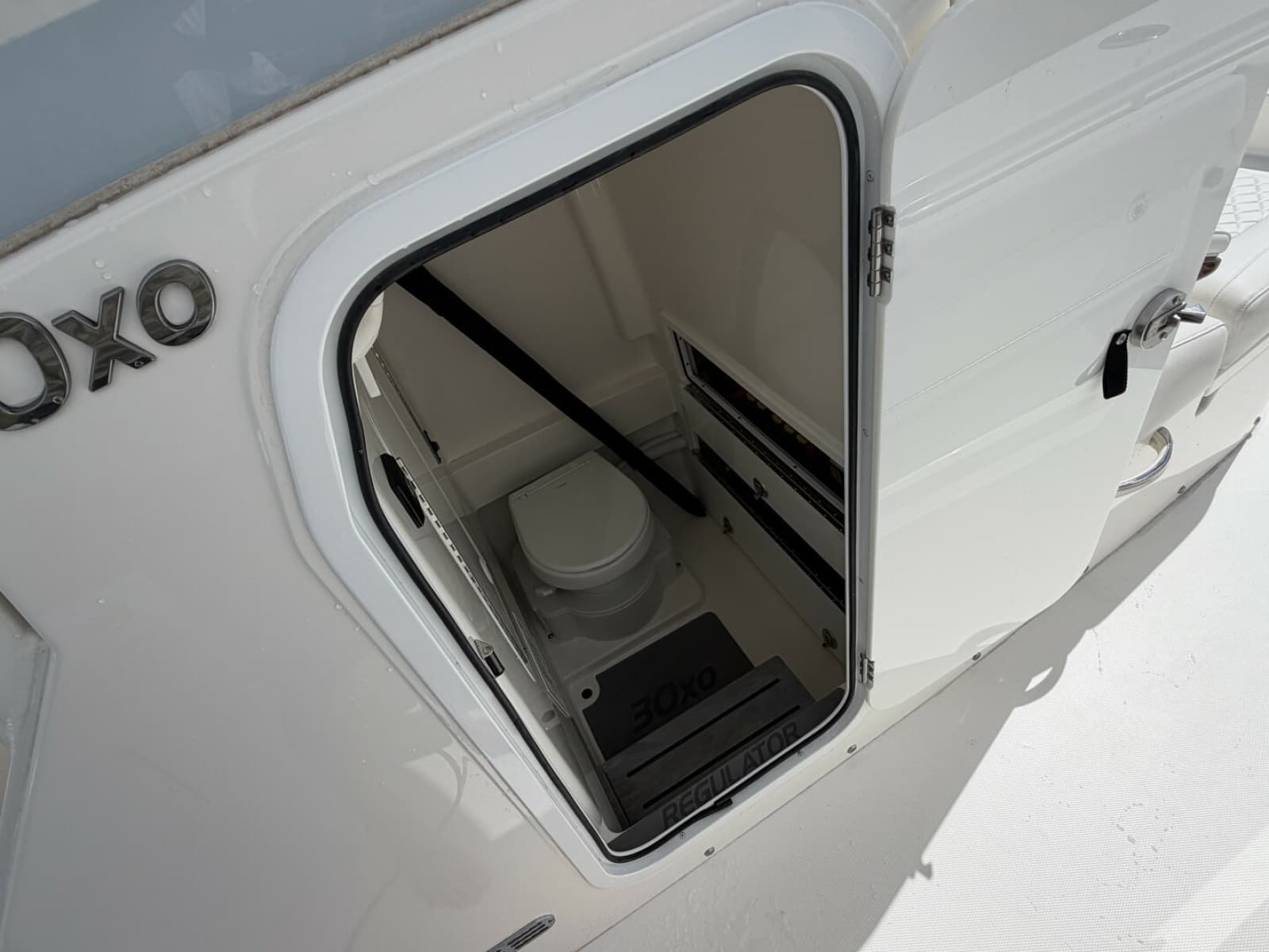 2024 Regulator 30XO - Photo 32