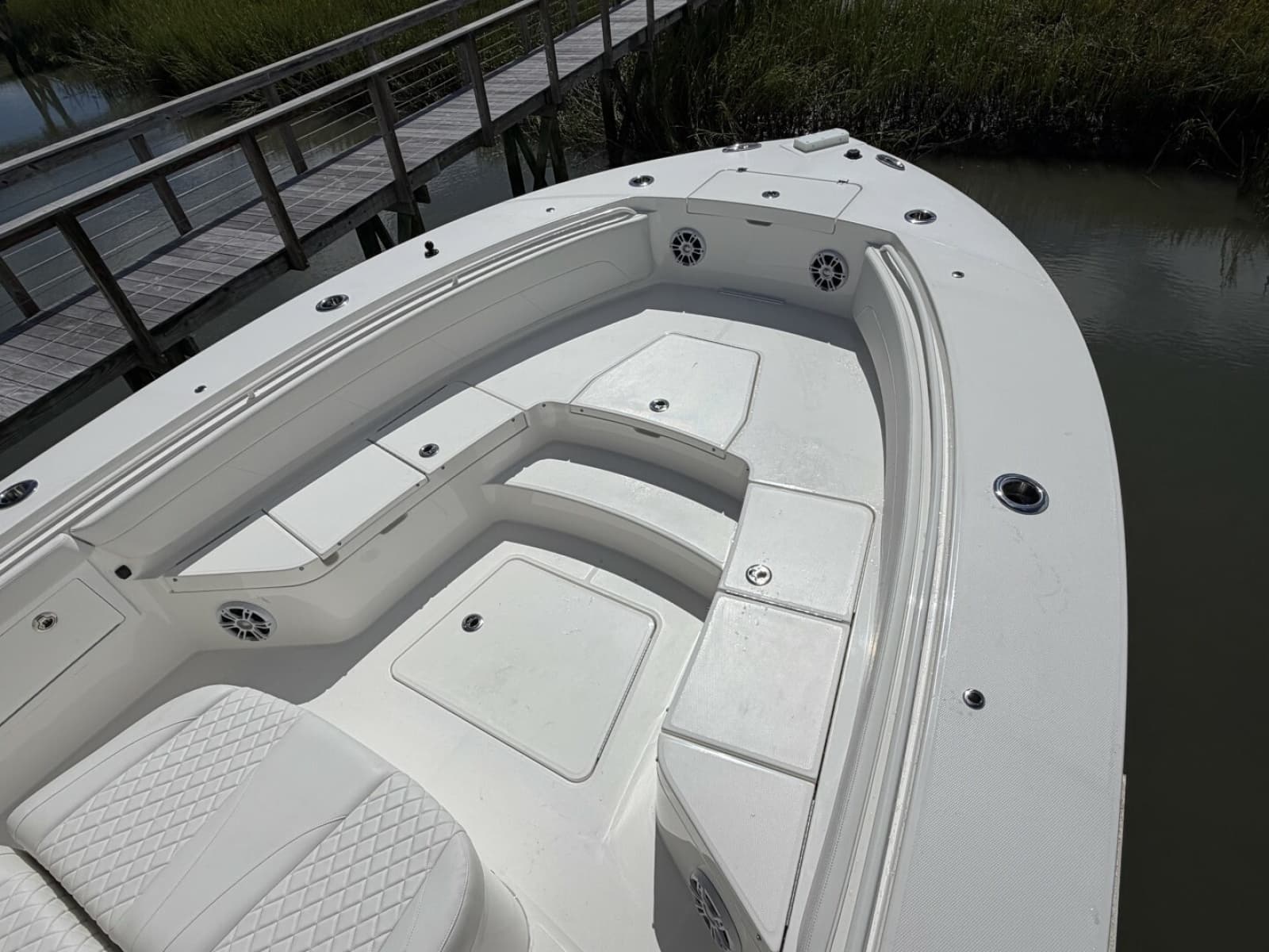 2024 Regulator 30XO - Photo 7