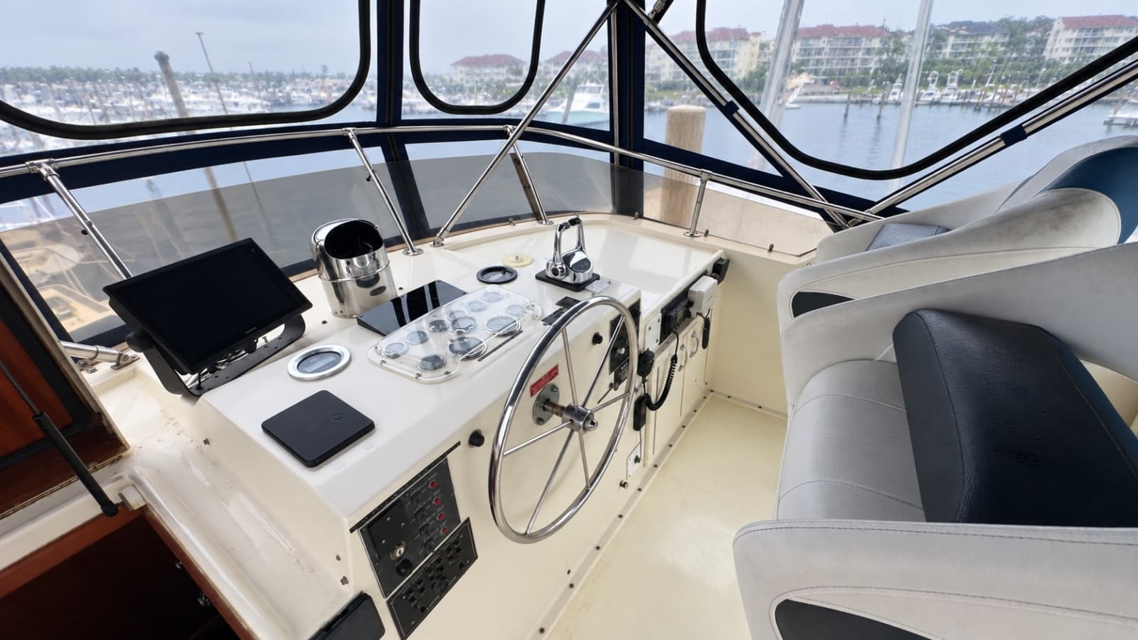 1985 Hatteras 53 Extended Deckhouse - Photo 12