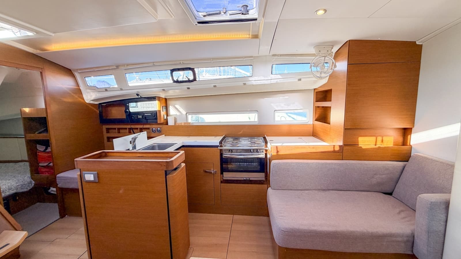2020 Jeanneau Sun Odyssey 410 - Photo 24