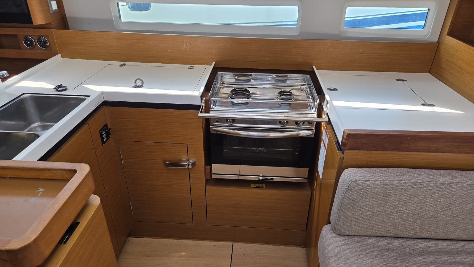 2020 Jeanneau Sun Odyssey 410 - Photo 36