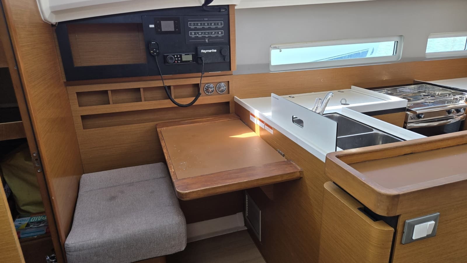 2020 Jeanneau Sun Odyssey 410 - Photo 31