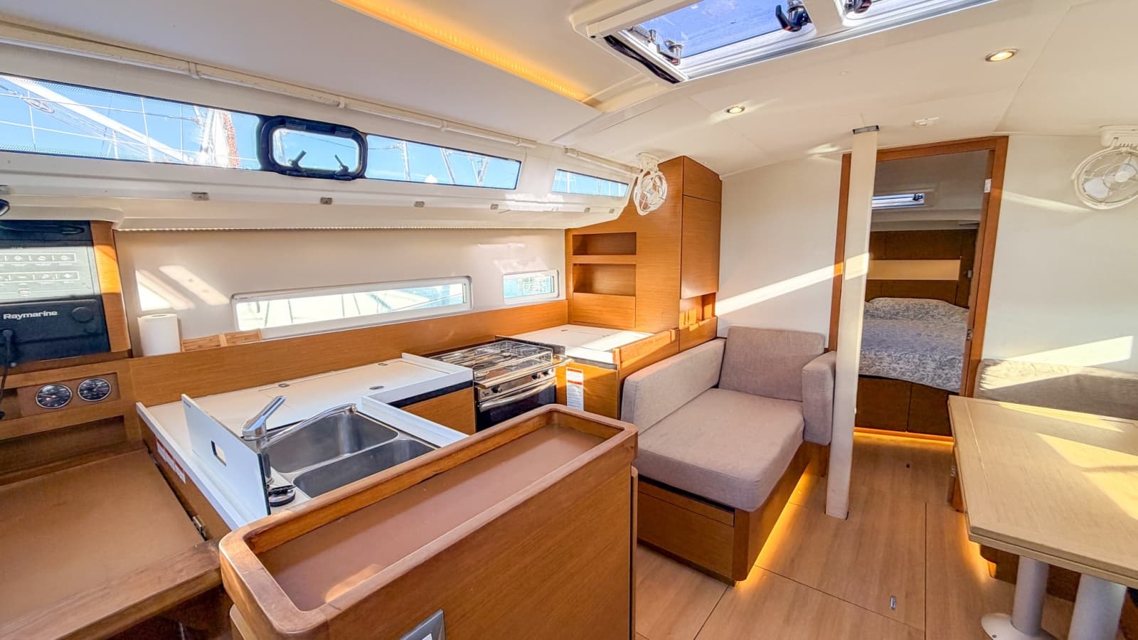2020 Jeanneau Sun Odyssey 410 - Photo 22
