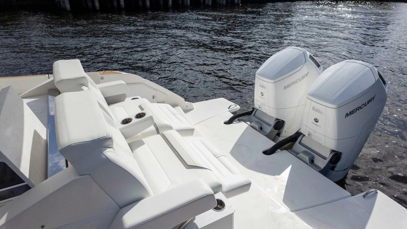 2022 Tiara Yachts 43 LE - Photo 12